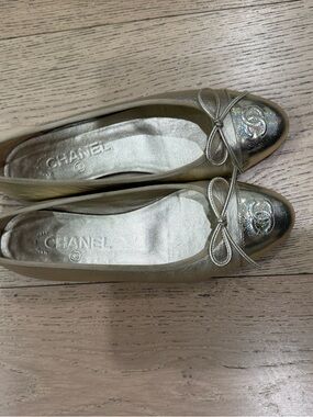CHANEL Gold Leather Ballet Flats with Shimmer Cap-Toe
